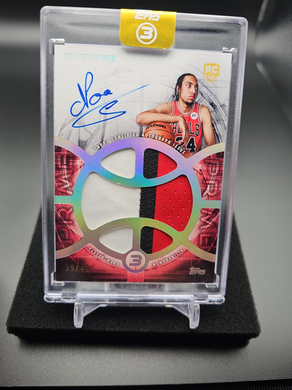 2025-26 Topps Three Noa Essengue #RAP-NE Relics Auto Prime 39/49 MEM RC Bulls image 0